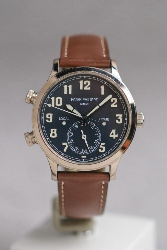 นาฬิกา Patek Philippe Calatrava Pilot Travel Time 5524G-001