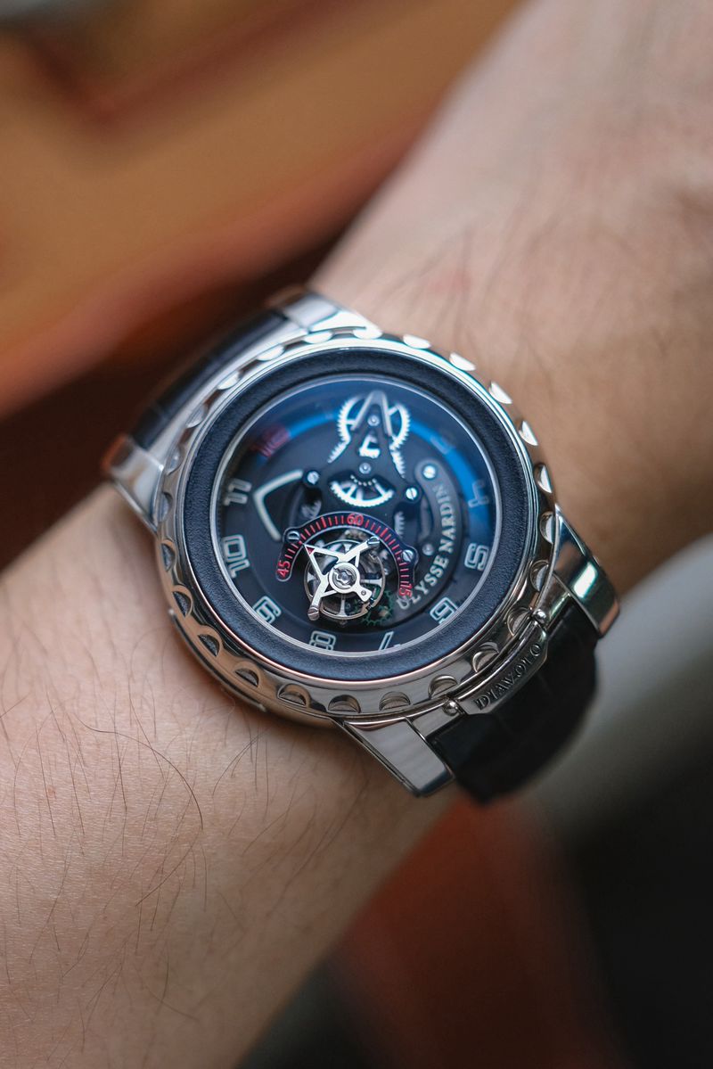 ร้านนาฬิกา Ulysse Nardin Freak 18K White Gold try on wrist