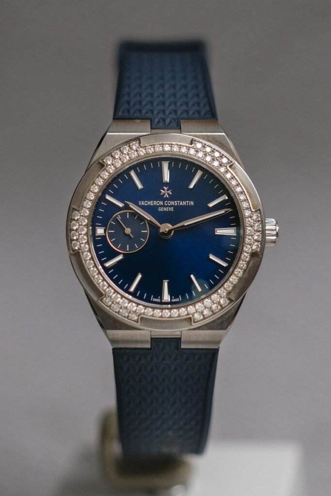 ขายนาฬิกา Vacheron Constantin Overseas Small Model Diamond Ref 2305V100A-B170