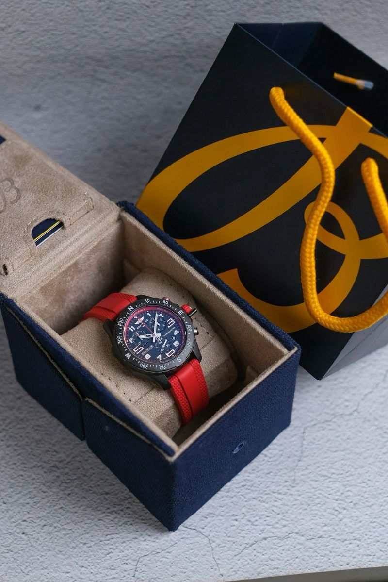 รับซื้อนาฬิกา BREITLING ENDURANCE PRO 38 mm Air Asia Edition