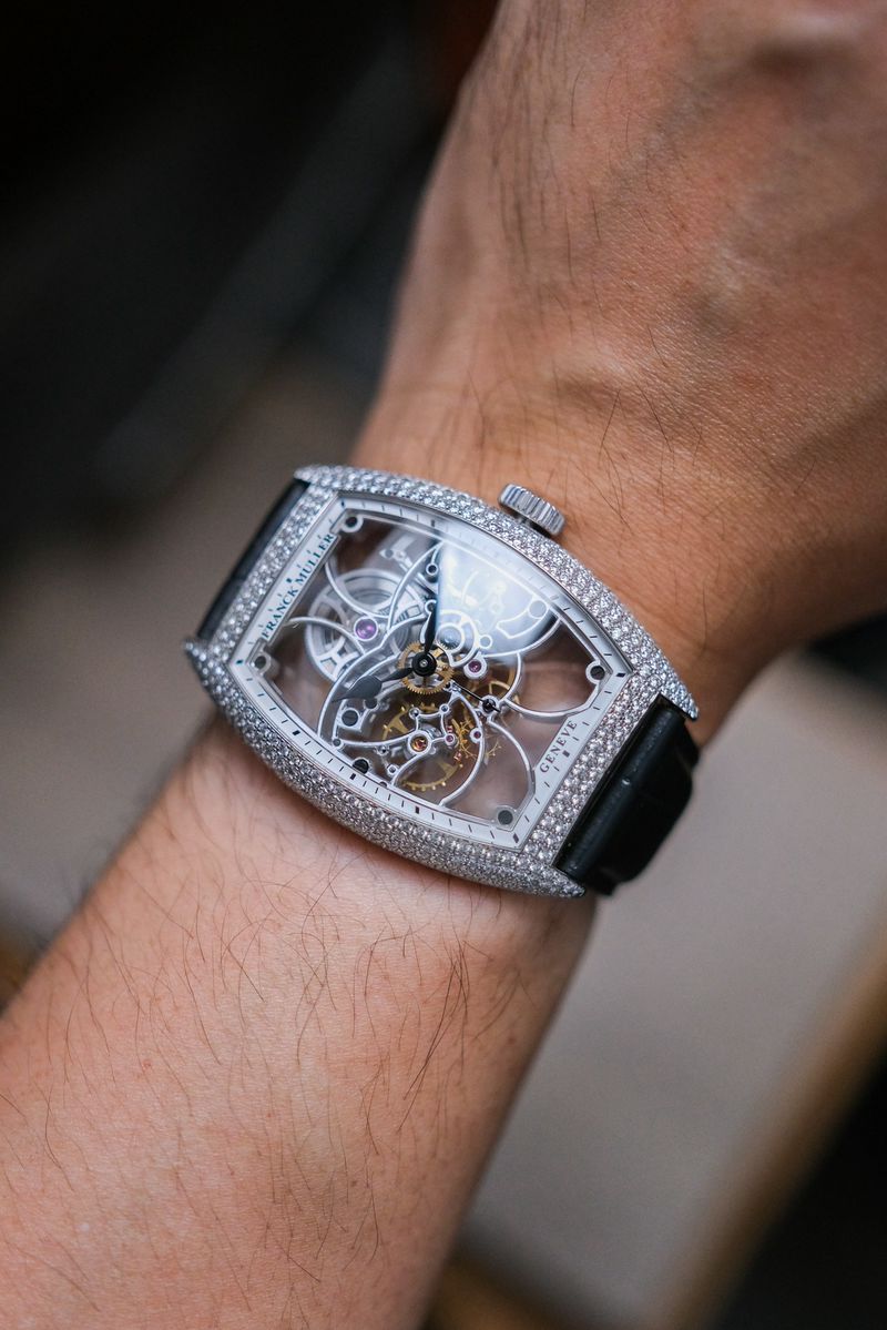 รับซื้อนาฬิกา Franck Muller Cintrée Curvex Skeleton Diamond 8880 B S6 SQT D on wrist
