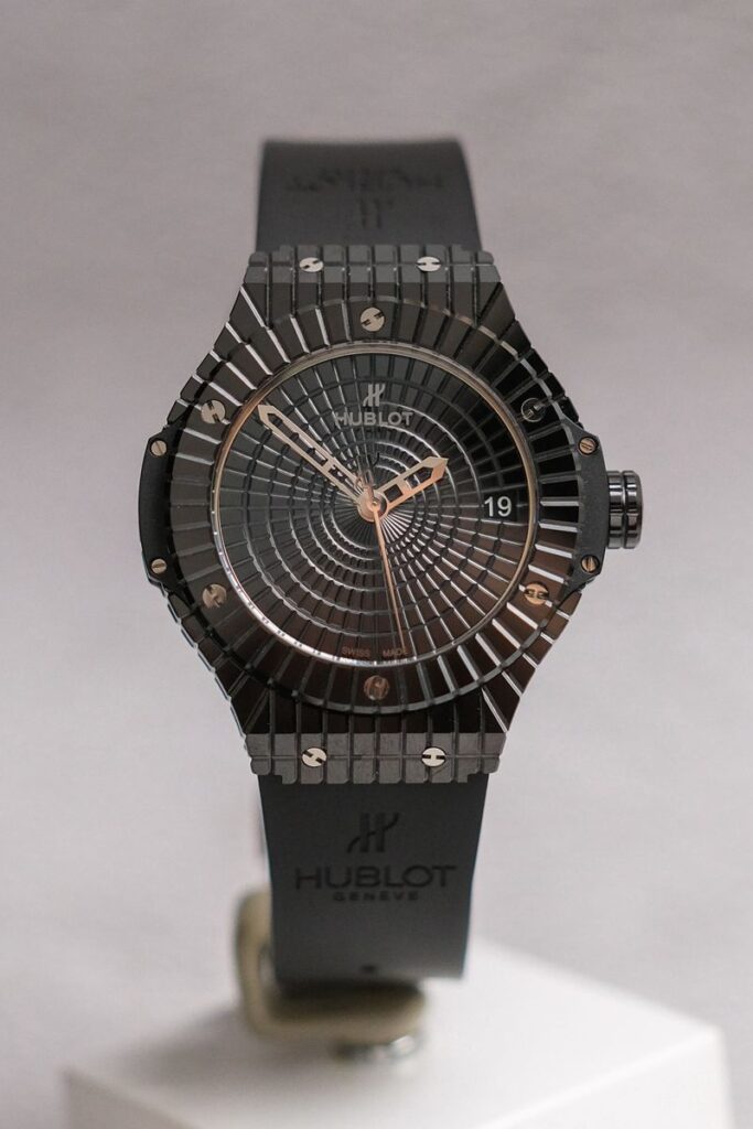 รับซื้อนาฬิกา Hublot Big Bang 41 Caviar Black Ceramic
