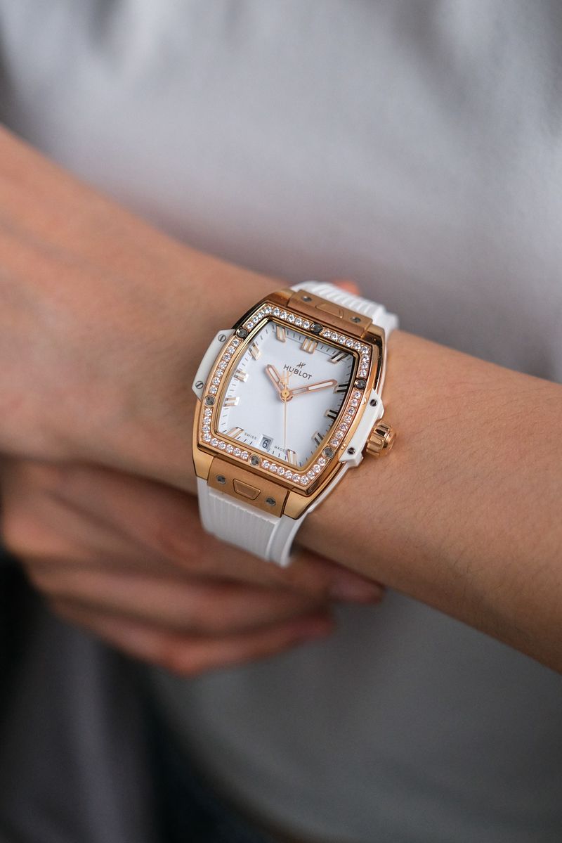 นาฬิกา Hublot Spirit of Big Bang 18K Rose Gold Diamond try on wrist