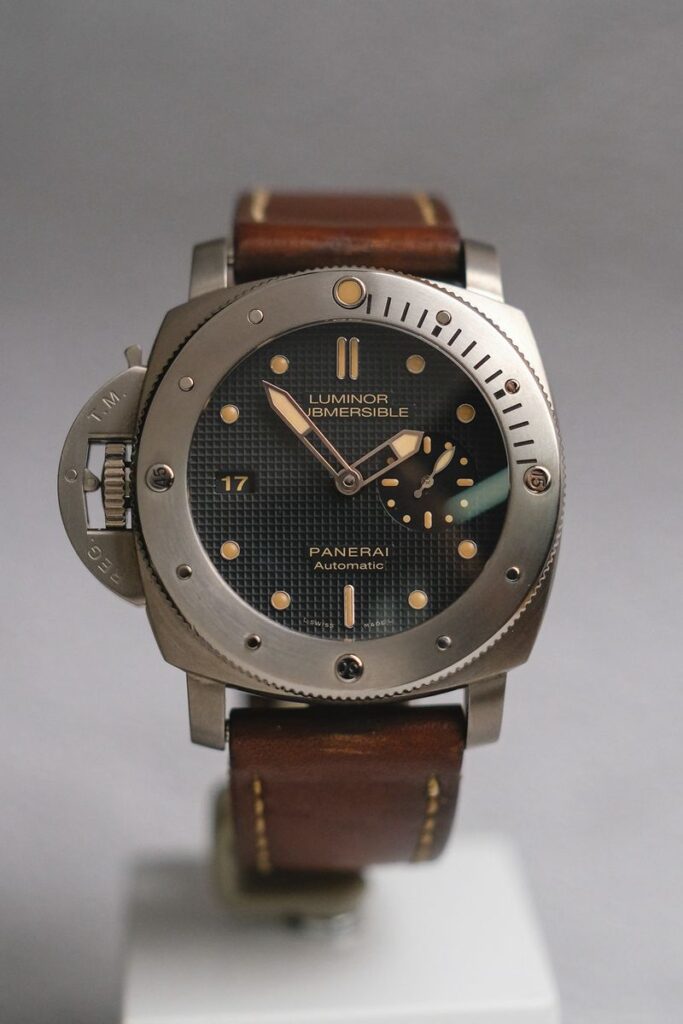 รับซื้อนาฬิกา Panerai Luminor Submersible 1950 PAM 569