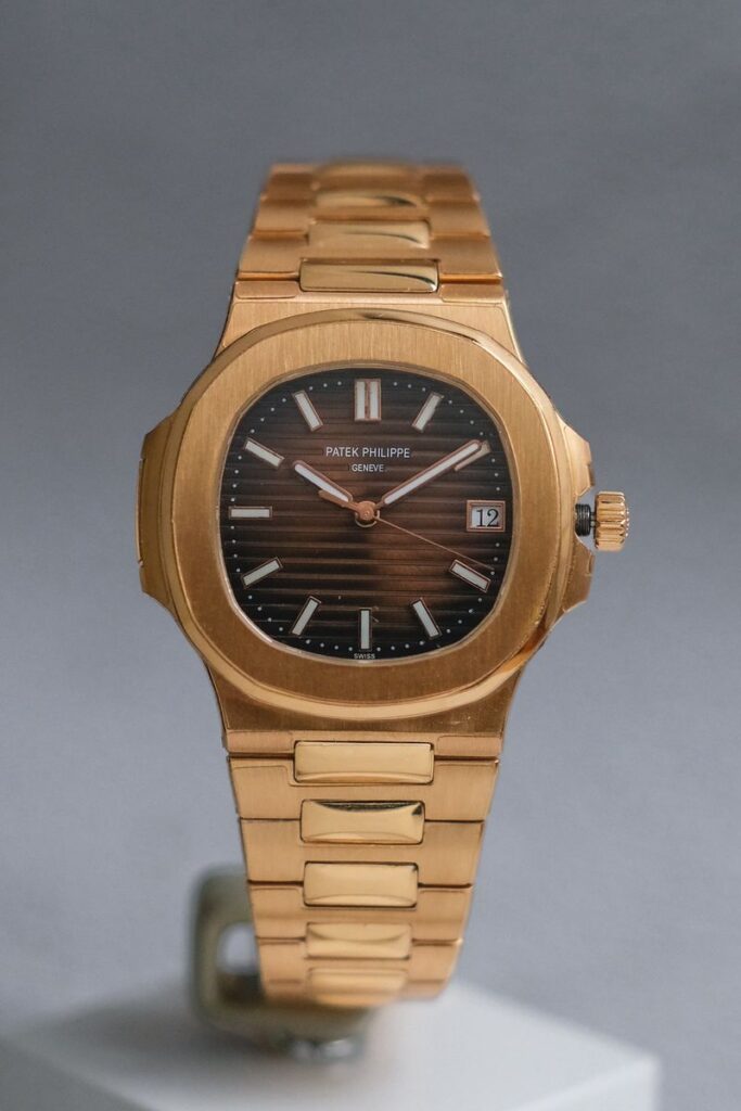 รับซื้อนาฬิกา Patek Philippe 5711R Full 18K Rose Gold (after setting case)