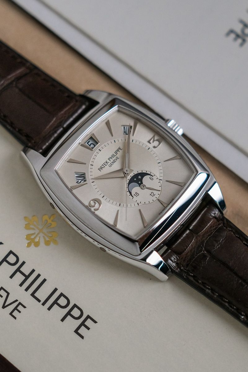 นาฬิกา Patek Philippe Gondolo 5135G Moonphase