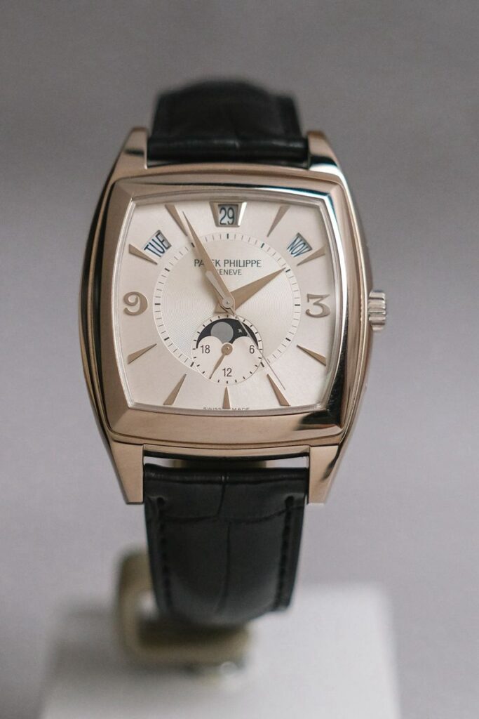 ร้านนาฬิกา Patek Philippe Gondolo 5135G Moonphase