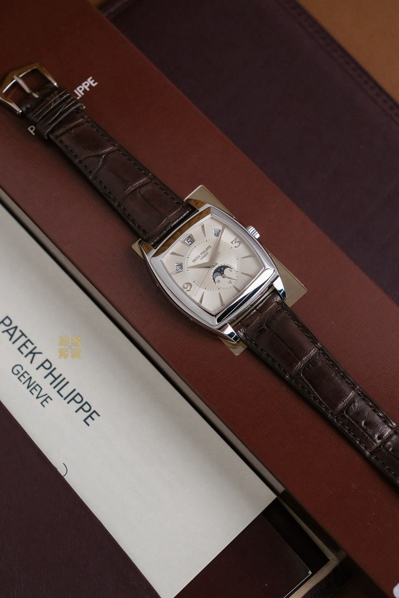 นาฬิกามือสอง Patek Philippe Gondolo 5135G Moonphase