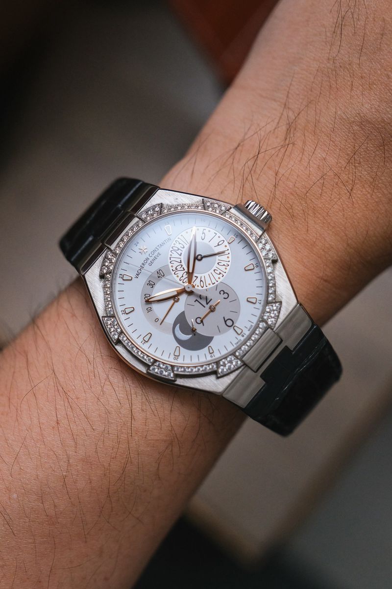 ขายนาฬิกา Vacheron Constantin Overseas Dual Time 18K White Gold Diamond (47751000G)