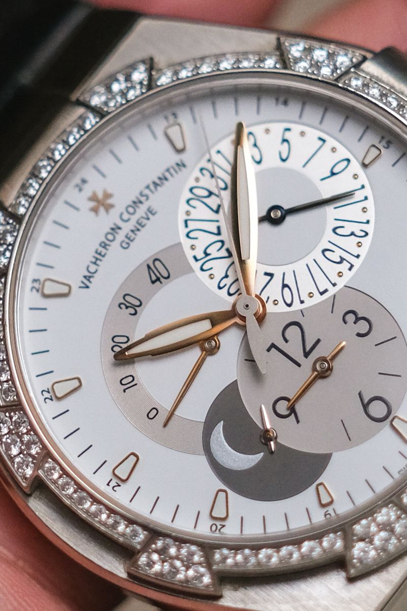 นาฬิกา Vacheron Constantin Overseas Dual Time 18K White Gold Diamond (47751000G)
