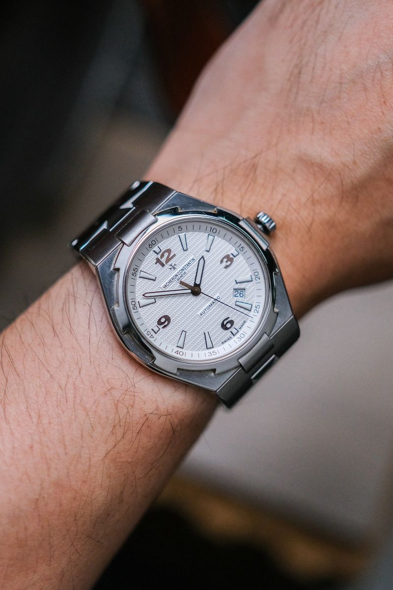 ขายนาฬิกา Vacheron Constantin Overseas Gen II White Dial on wrist