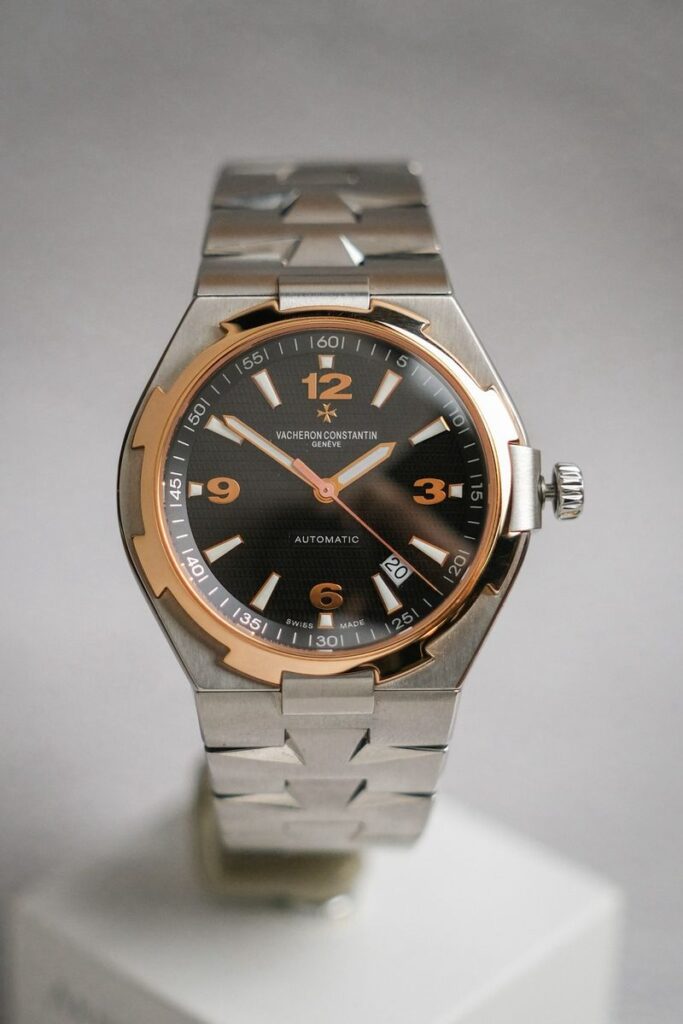 รับซื้อนาฬิกา Vacheron Constantine Overseas 2 Tone