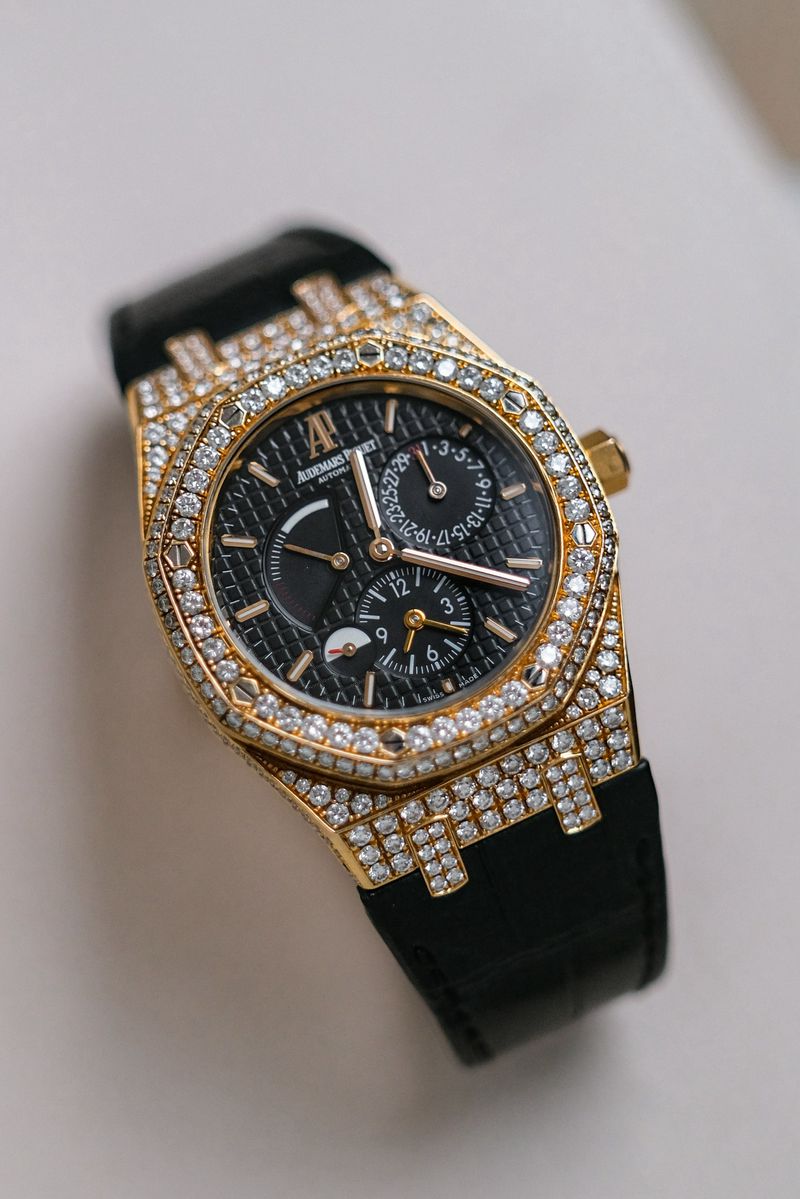 รับซื้อนาฬิกา Audemars Piguet Royal Oak Dual Time Rose Gold Full Diamond 26120OR