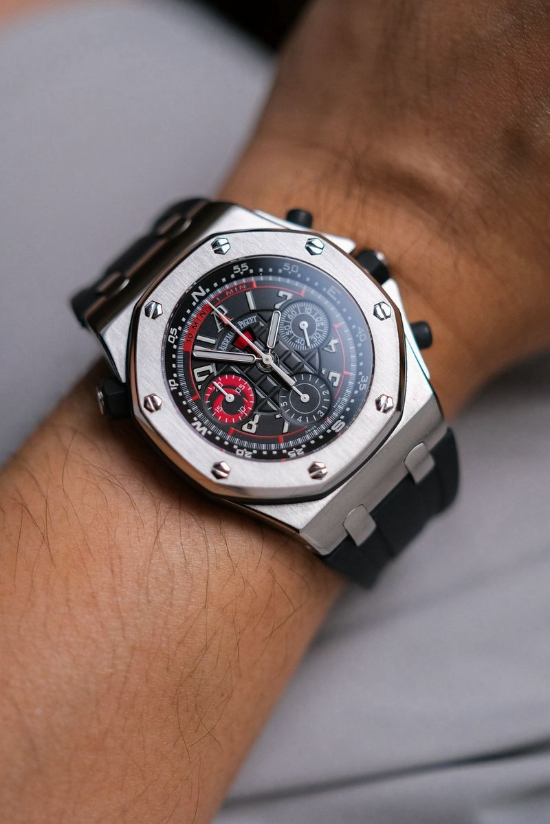 รับซื้อ Audemars Piguet Royal Oak Offshore Alinghi Polaris Limited Edition Ref 26040ST.OO.D002CA on wrist
