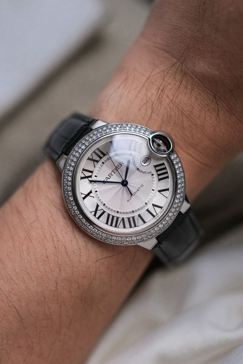นาฬิกามือสอง Cartier Ballon Bleu 42 Diamond on wrist