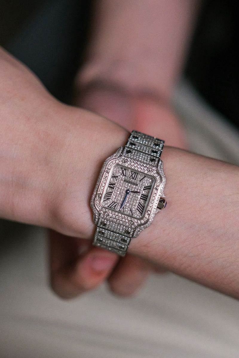 นาฬิกามือสอง Cartier Santos de Cartier Small Full Diamond Ref WSSA0082 on wrist