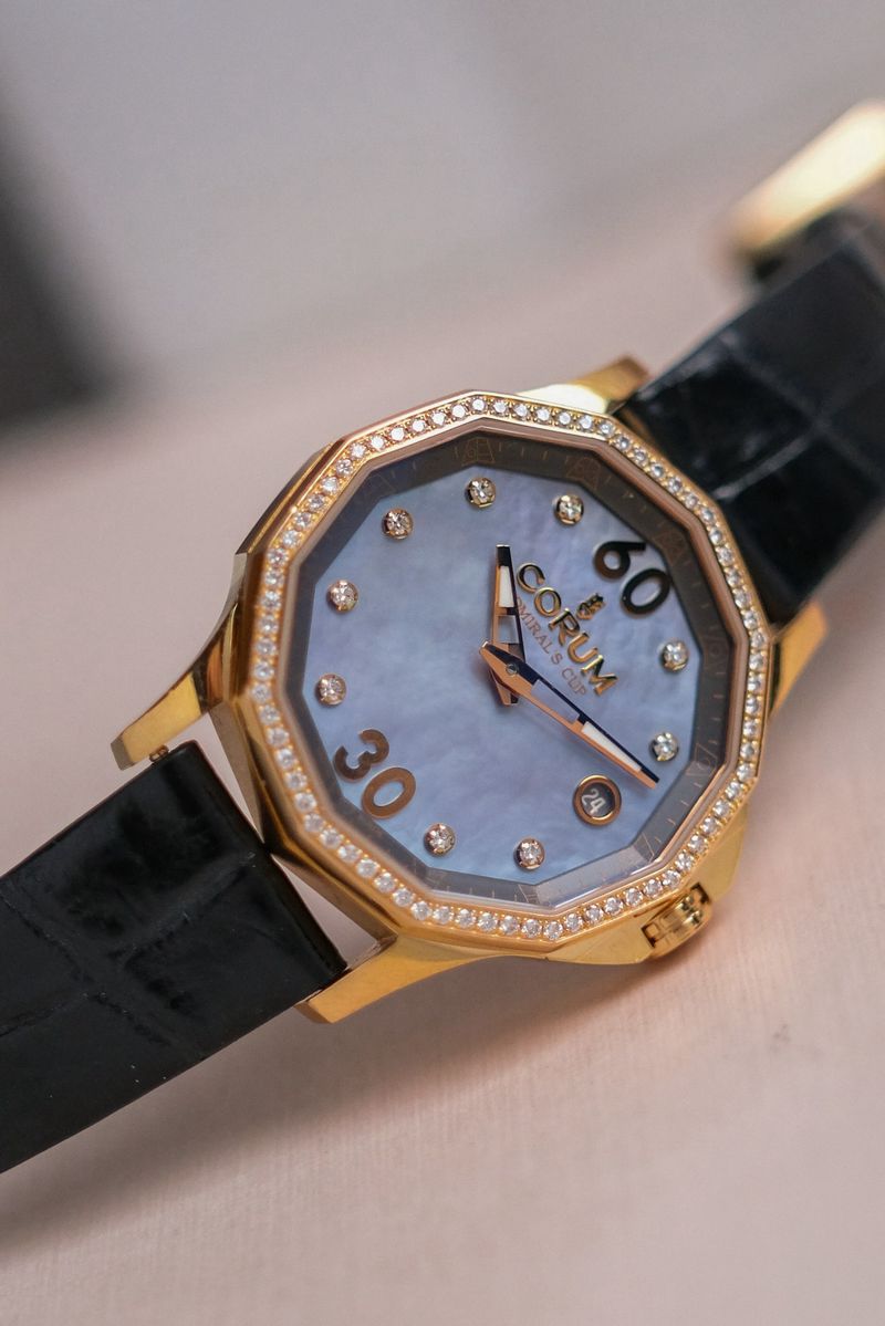 รับซื้อ Corum Admiral’s Cup Diamond 18K Gold MOP