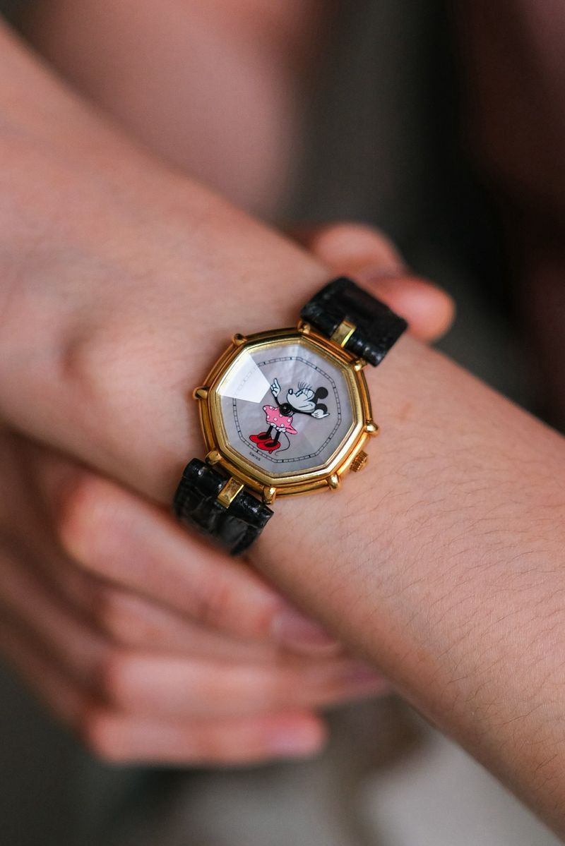Gerald Genta Disney Minnie Mouse Dial Full 18K Gold MOP (2)