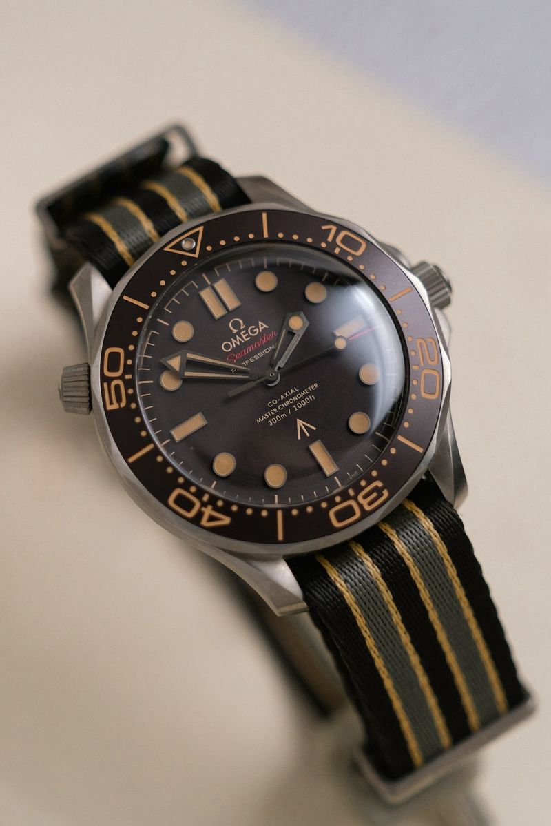 รับซื้อนาฬิกา OMEGA Seamaster Diver 300M 007 Edition Ref 210.92.42.20.01