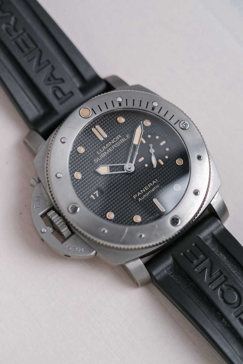 รับซื้อนาฬิกา Panerai Luminor Submersible 1950 PAM569