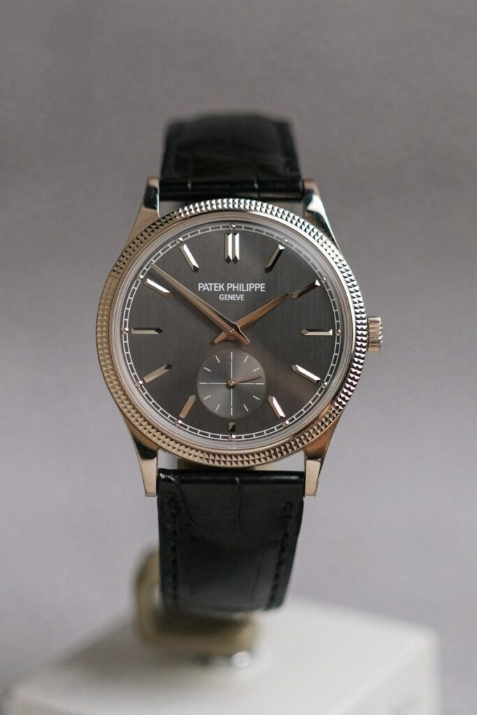 รับซื้อนาฬิกา Patek Philippe Calatrava 18K White Gold 6119G-001