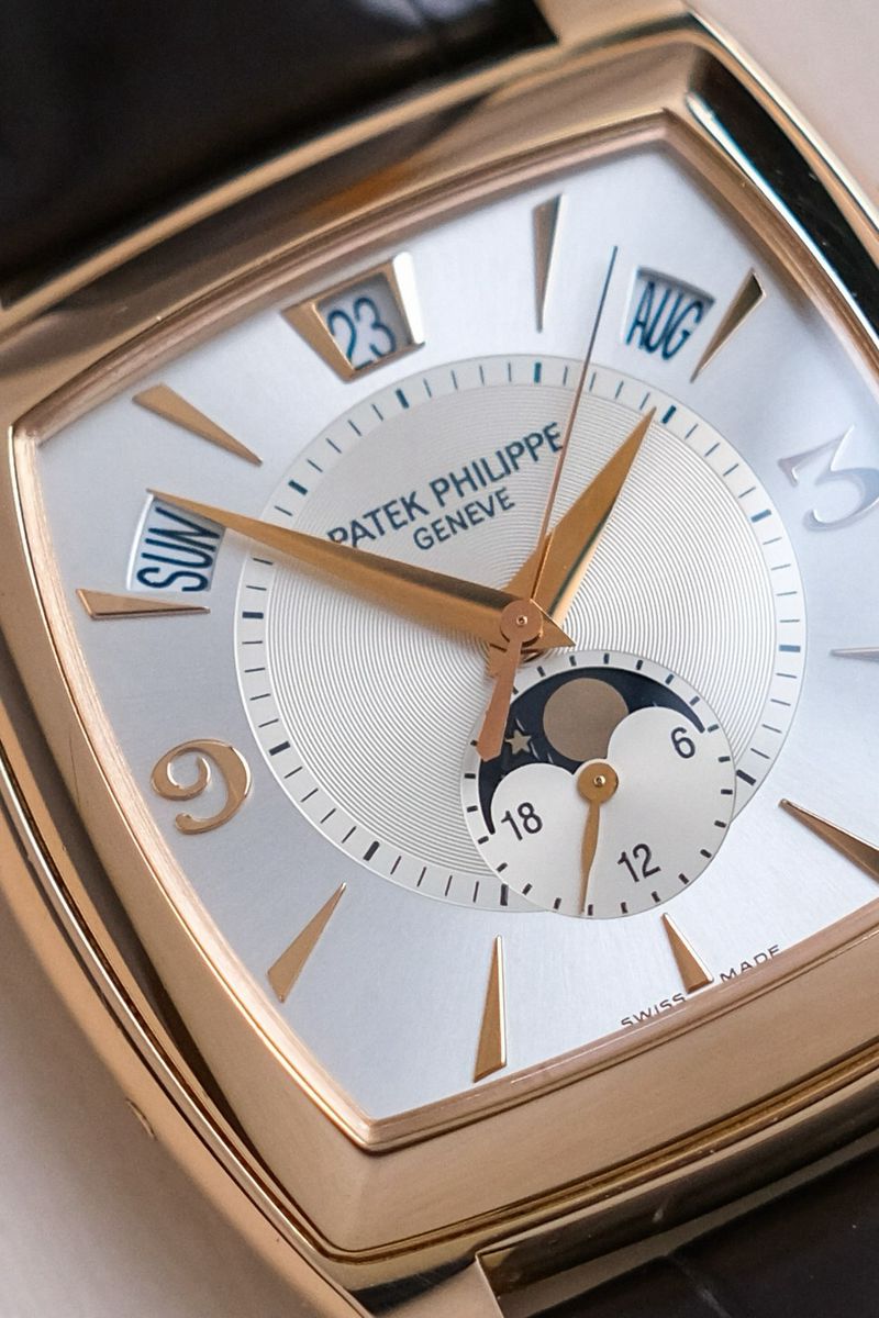 นาฬิกา Patek Philippe Gondolo 5135R Moonphase