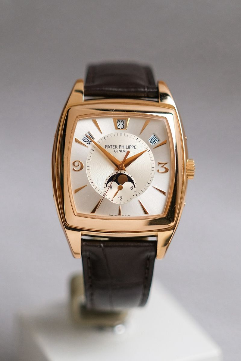 รับซื้อนาฬิกา Patek Philippe Gondolo 5135R Moonphase