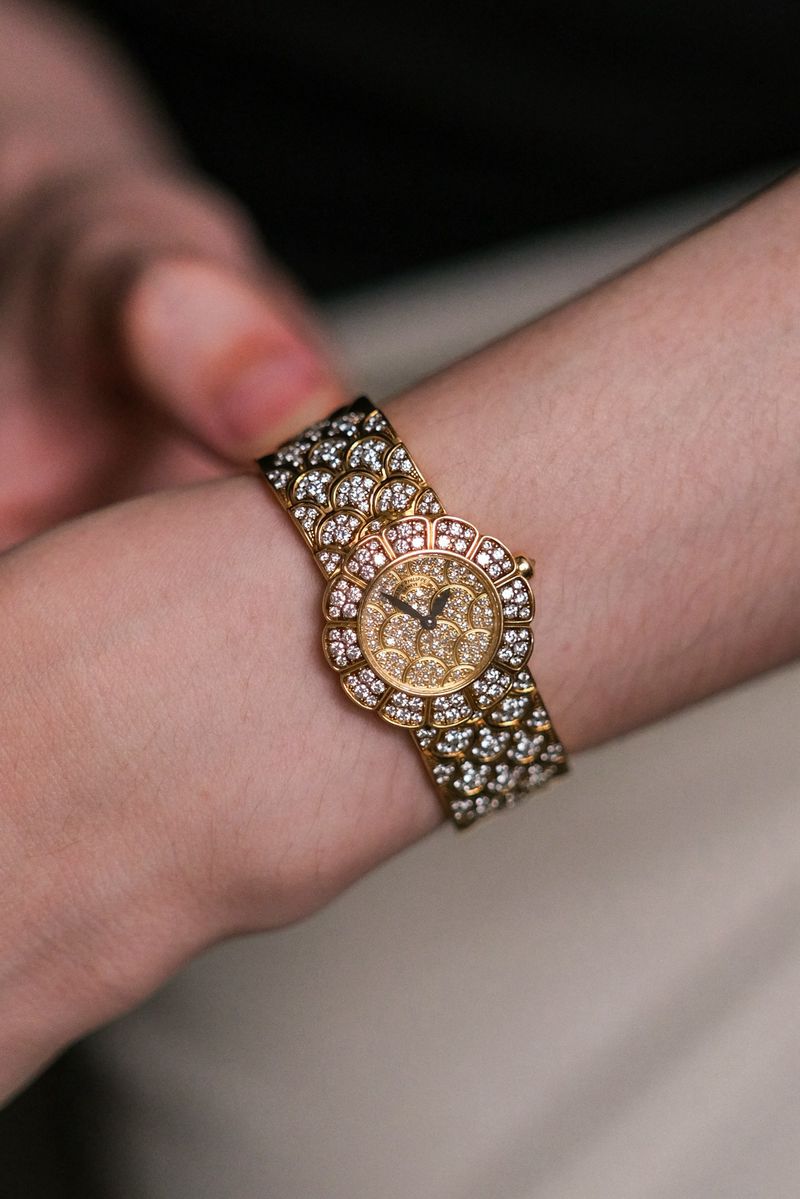 รับซื้อนาฬิกา Patek Philippe Neptune Full Gold Diamond RARE PIECE Ref 48723J-001