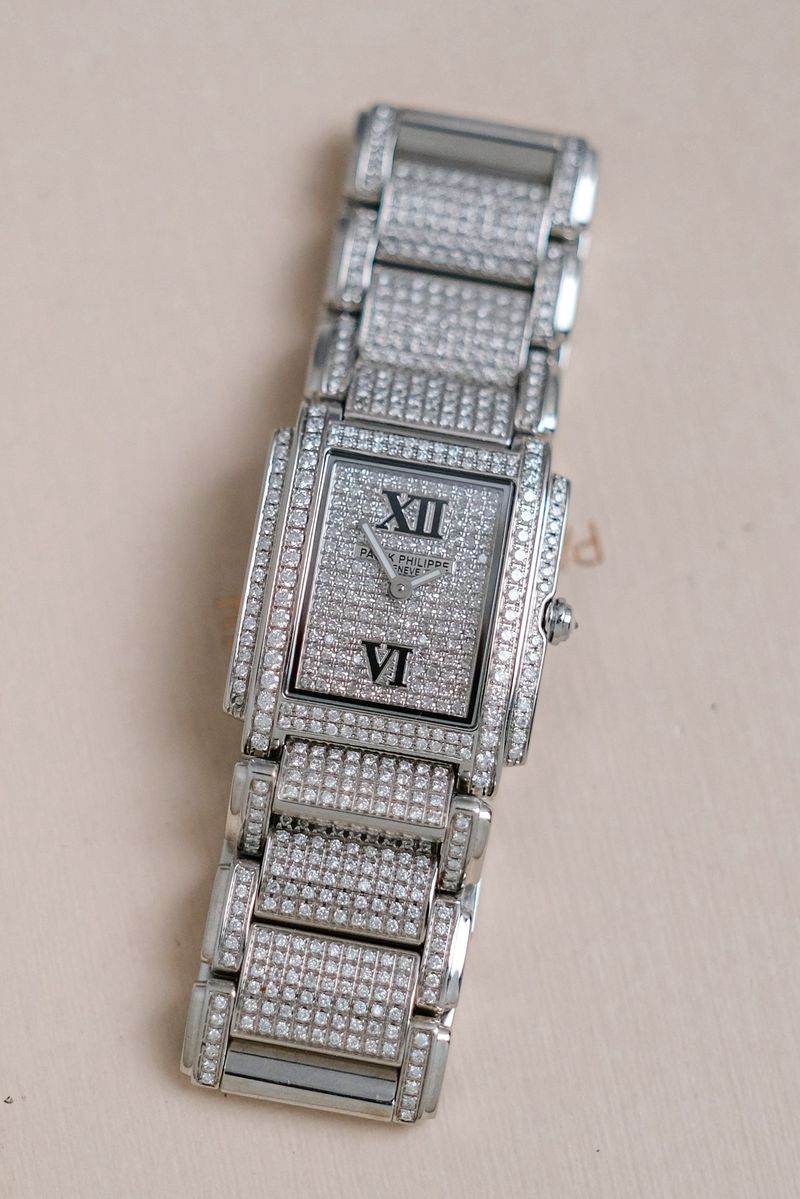 รับซื้อนาฬิกา Patek Philippe Twenty Four Full Diamond