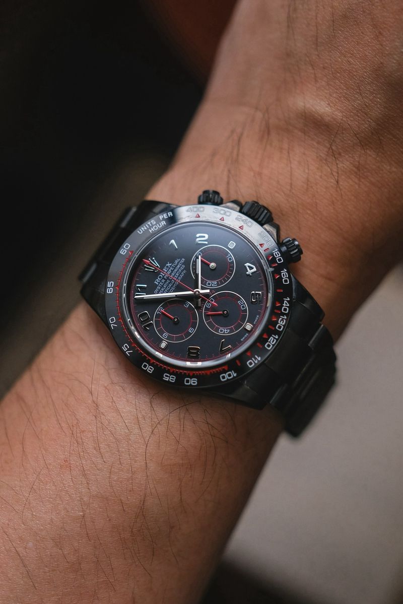 ซื้อ Rolex Cosmograph Daytona 116520 BlackRed Arabic Racing on wrist