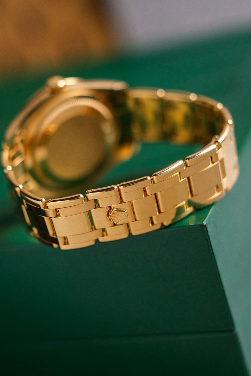 รับซื้อนาฬิกา Rolex Pearlmaster Full 18K Gold Ref 86348SAJOR bracelet with buckle