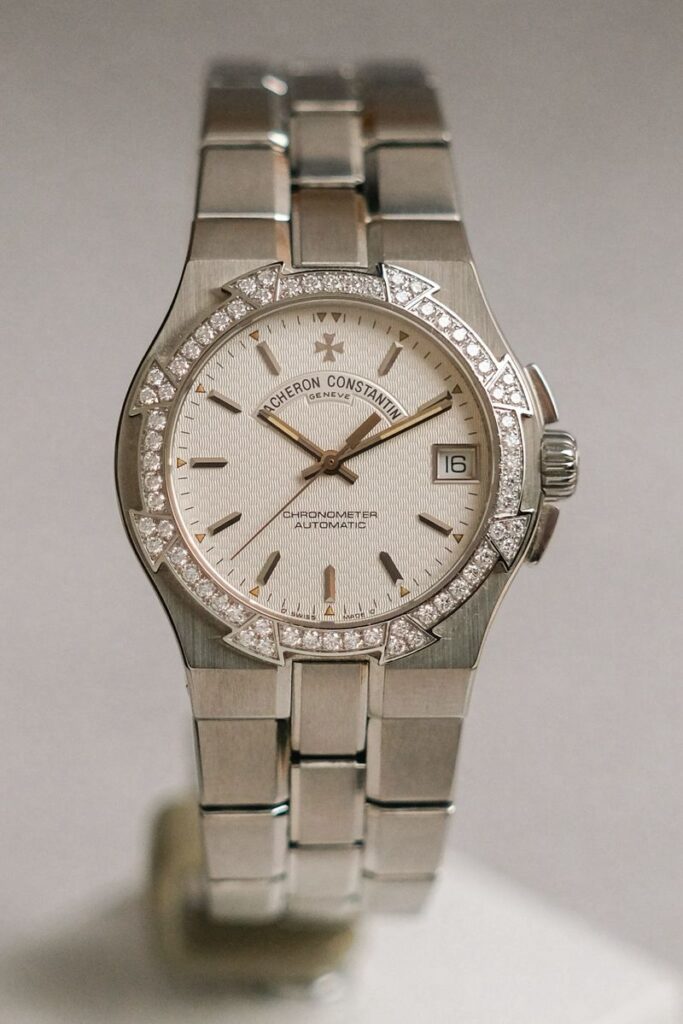 รับซื้อนาฬิกา Vacheron Constantin Overseas Diamond Gen 1