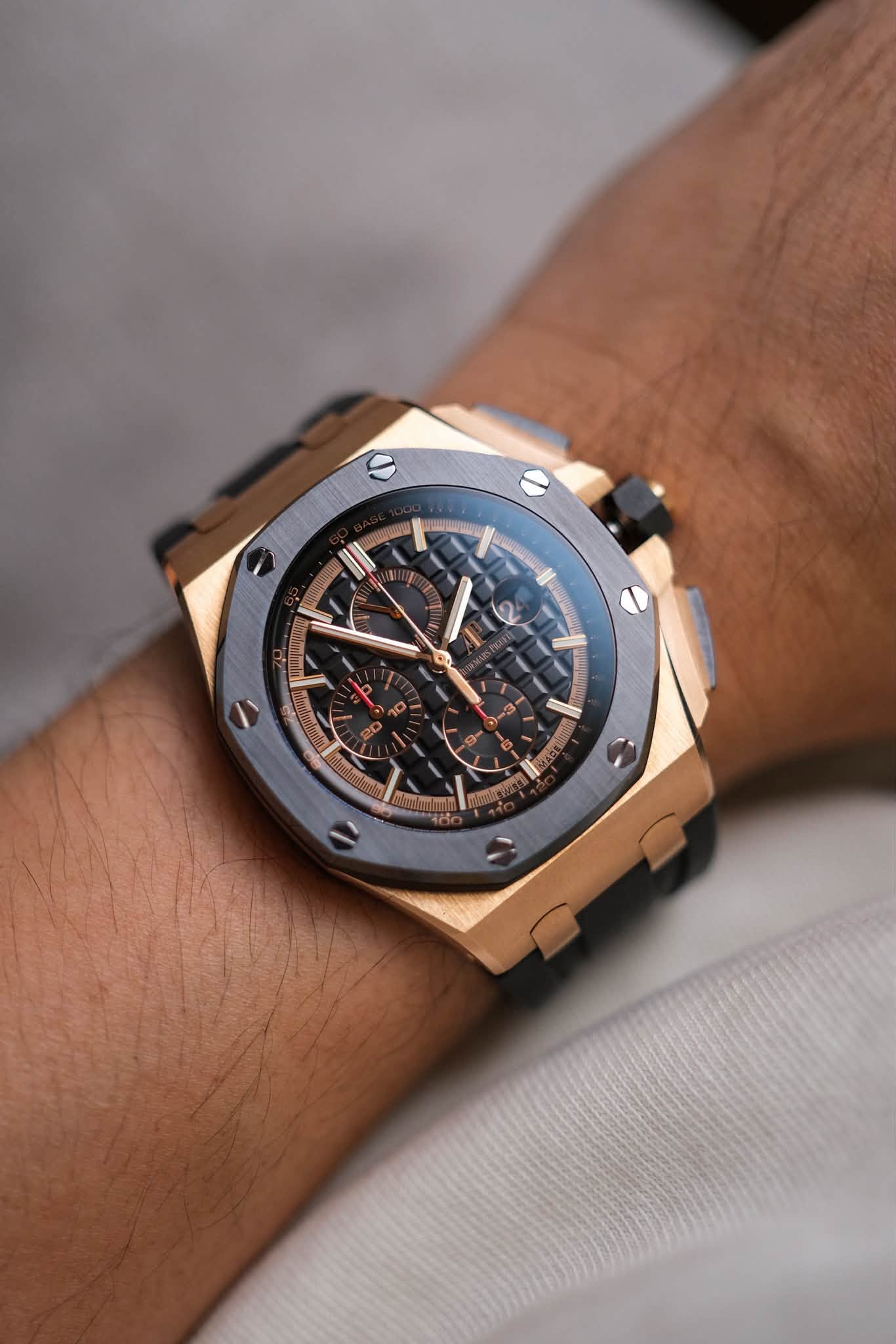 Audemars Piguet Royal Oak Offshore Chronograph 18K Rose Gold 26401RO.OO.A002CA (2)