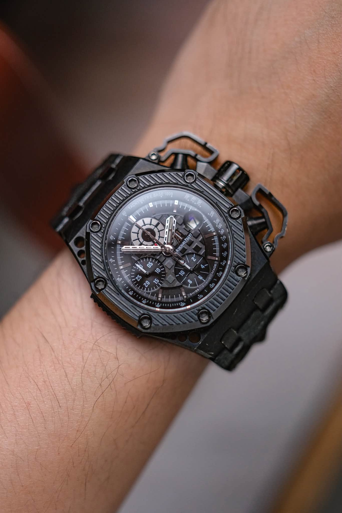 นาฬิกามือสอง Audemars Piguet Royal Oak Offshore Survivor try on wrist