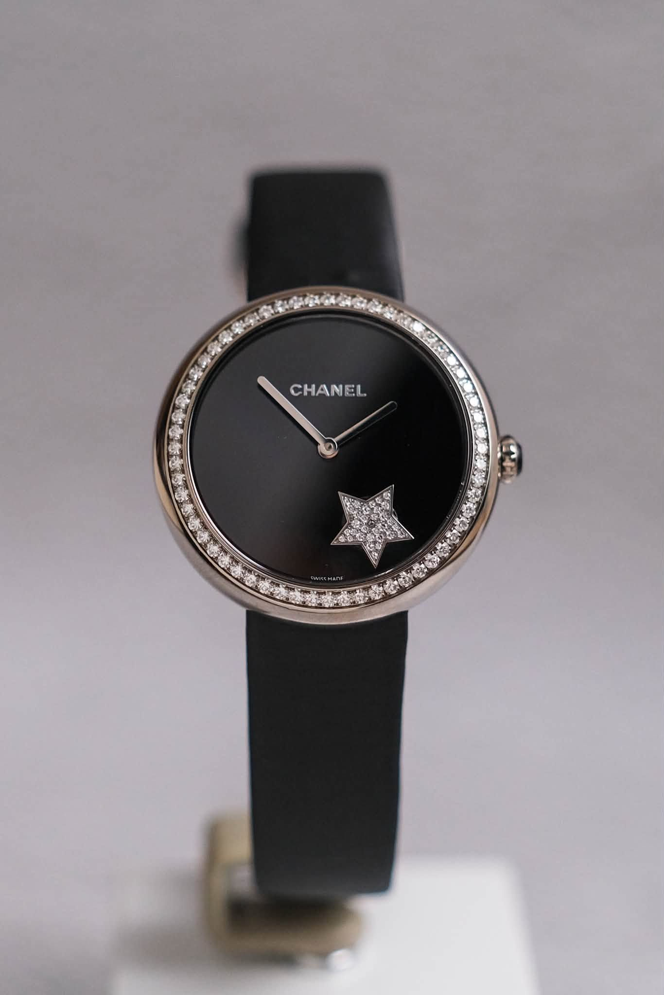 รับซื้อนาฬิกา CHANEL Mademoiselle Privé Comète 18K White Gold Diamond H2928