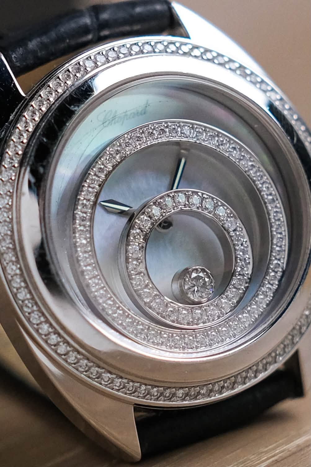 รับซื้อนาฬิกา Chopard Happy Spirit 18K White Gold Diamond 207082-1001-2