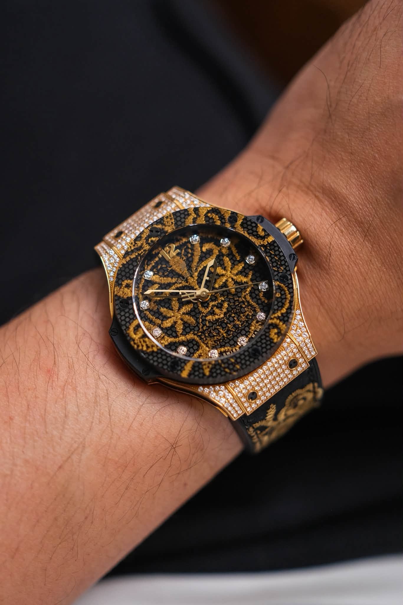 ขายนาฬิกา Hublot Big Bang Broderie 18K Yellow Gold Diamond
