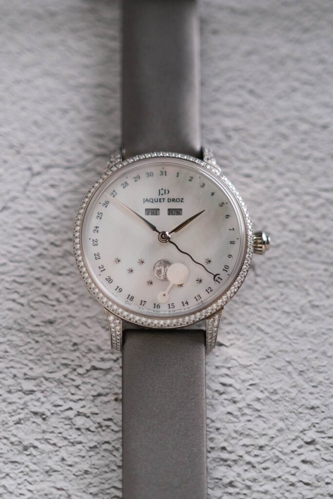 รับซื้อนาฬิกา Jaquet Droz Astrale Calendar Moonphase J012614570