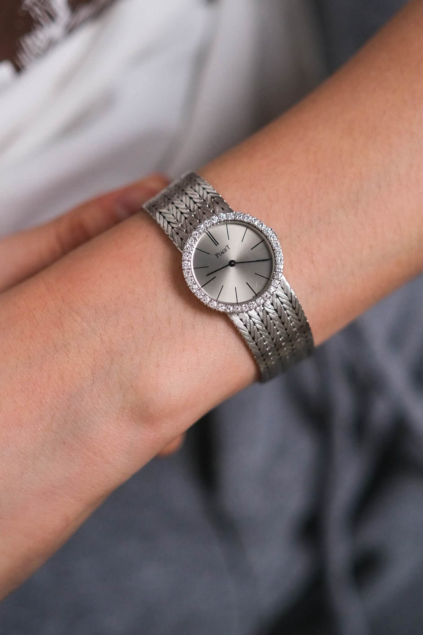 รับซื้อนาฬิกา Piaget Vintage 18K White Gold Diamond Bracelet Watch 924