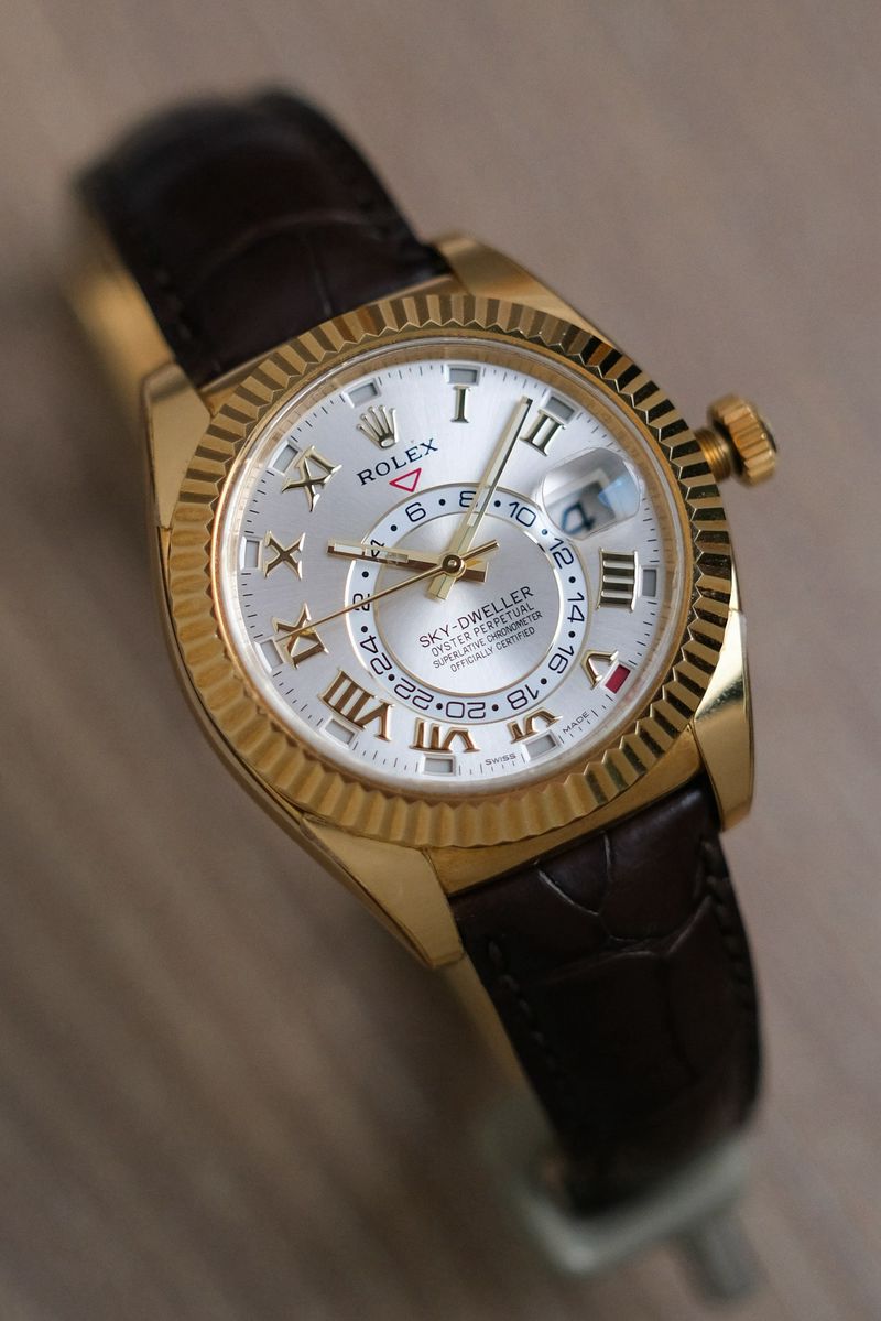 รับซื้อนาฬิกา Rolex Sky Dweller 18K Gold 326138