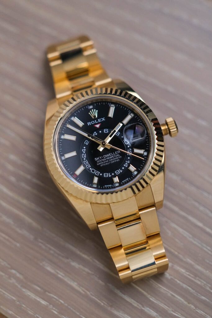 นาฬิกา Rolex Sky-Dweller 18K Yellow Gold Black Dial 326938