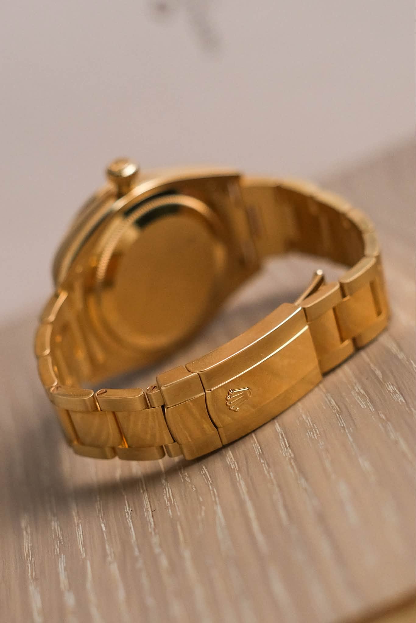 นาฬิกามือสอง Rolex Sky-Dweller 18K Yellow Gold Black Dial 326938