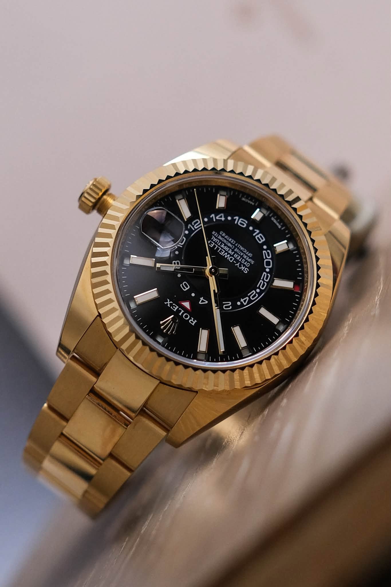 ร้านนาฬิกา Rolex Sky-Dweller 18K Yellow Gold Black Dial 326938