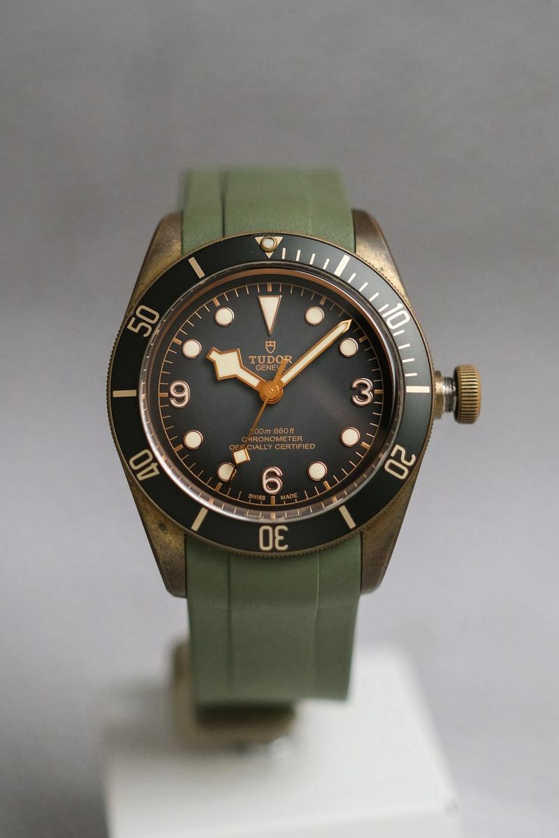 รับซื้อนาฬิกา Tudor Black Bay Bronze Slate Grey M79250BA-0002