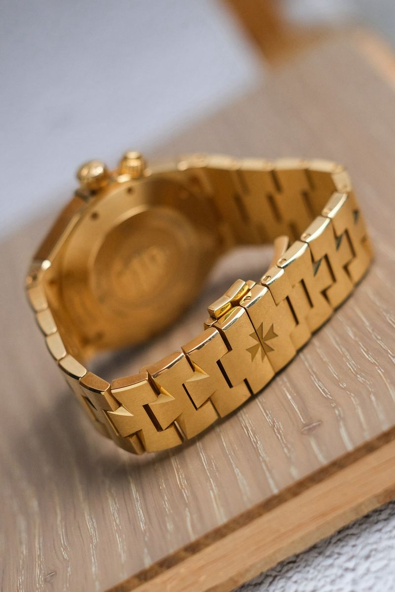 นาฬิกามือสอง Vacheron Constantin Overseas Dual Time 18K Yellow Gold 47450B01J-9411