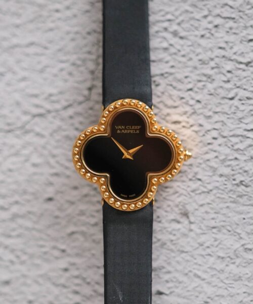 ขายนาฬิกา Van Cleef & Arpels Alhambra Watch Small Model 18K Yellow Gold Onyx VCARD21900
