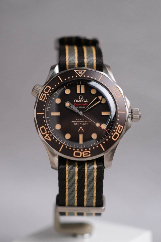 รับซื้อนาฬิกา OMEGA Seamaster Diver 300M 007 Edition 210.92.42.20.01.001