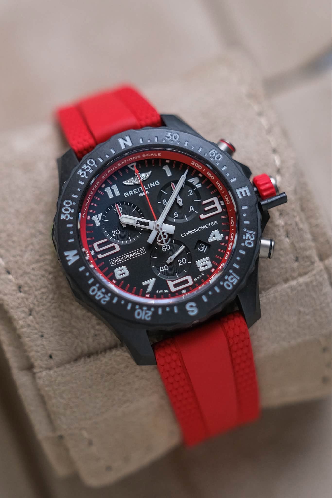 BREITLING ENDURANCE PRO 38 mm Air Asia Edition (1)