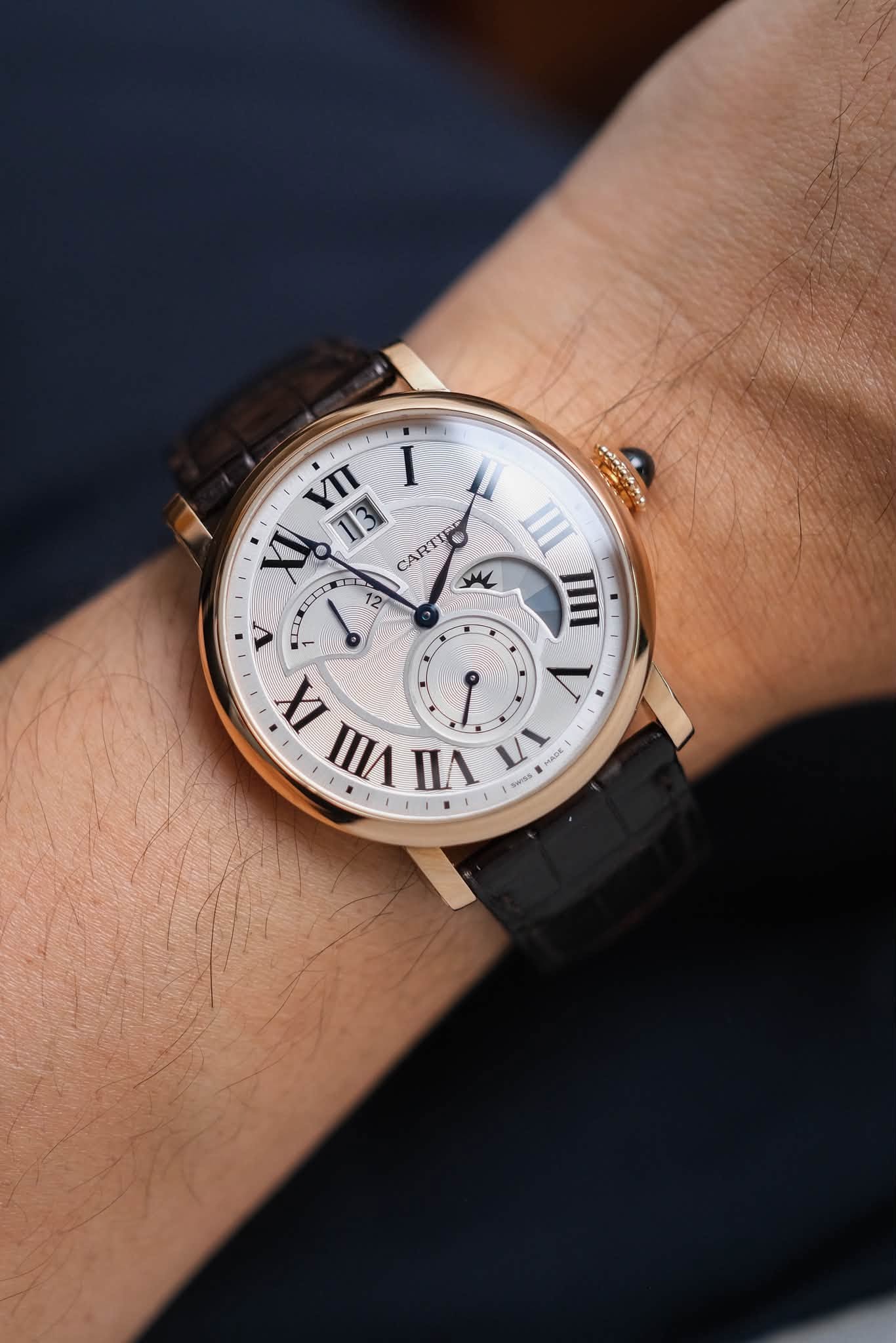 นาฬิกา Cartier Rotonde de Cartier Large Date Retrograde Second Time Zone W1556240