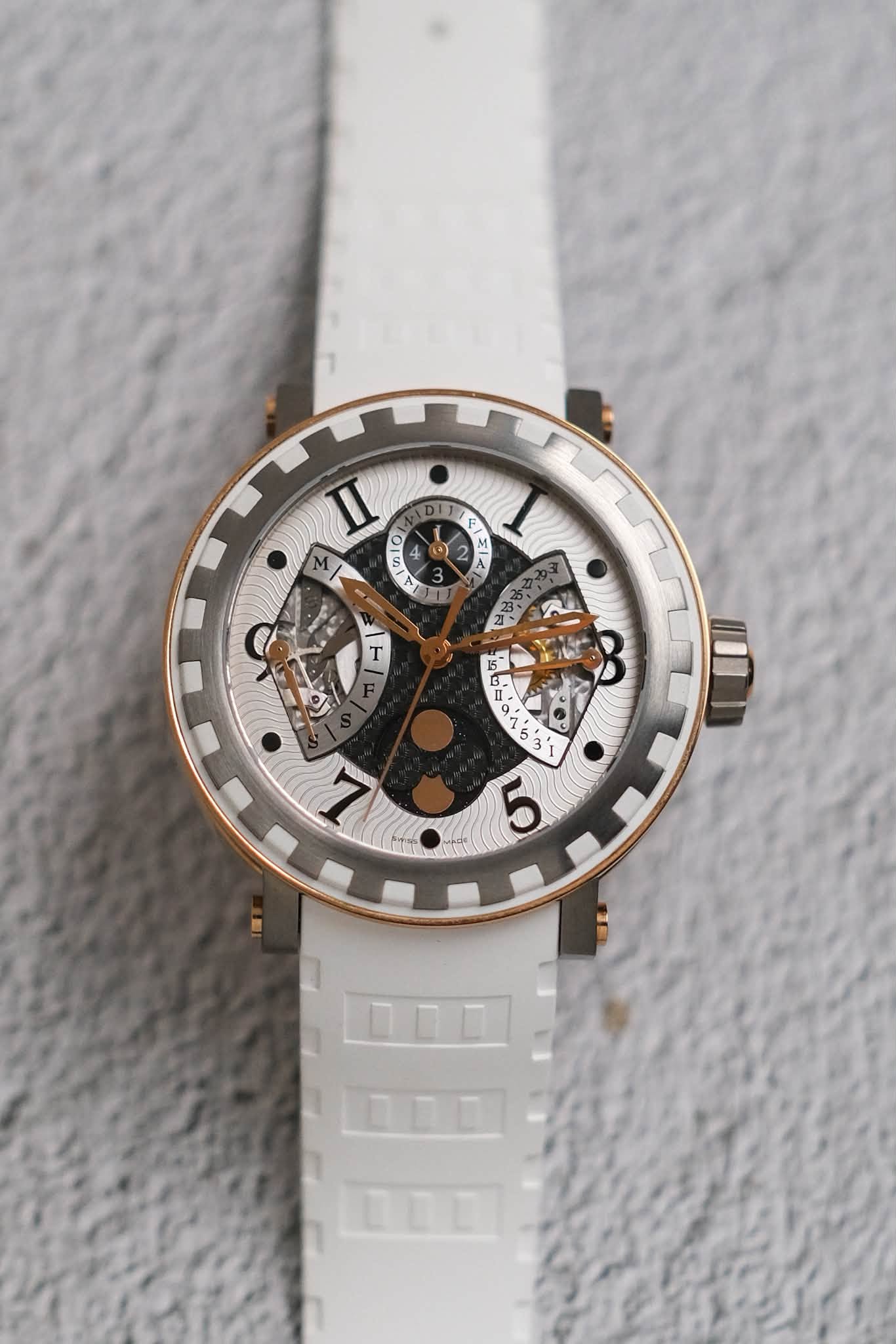 ร้านนาฬิกา DeWitt Academia Quantième Perpetual 18K Rose Gold Titanium AC.7004.28B